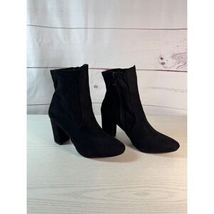 NEW Black Faux Suede Ankle Boots with Heel / Size 7 / Sku152